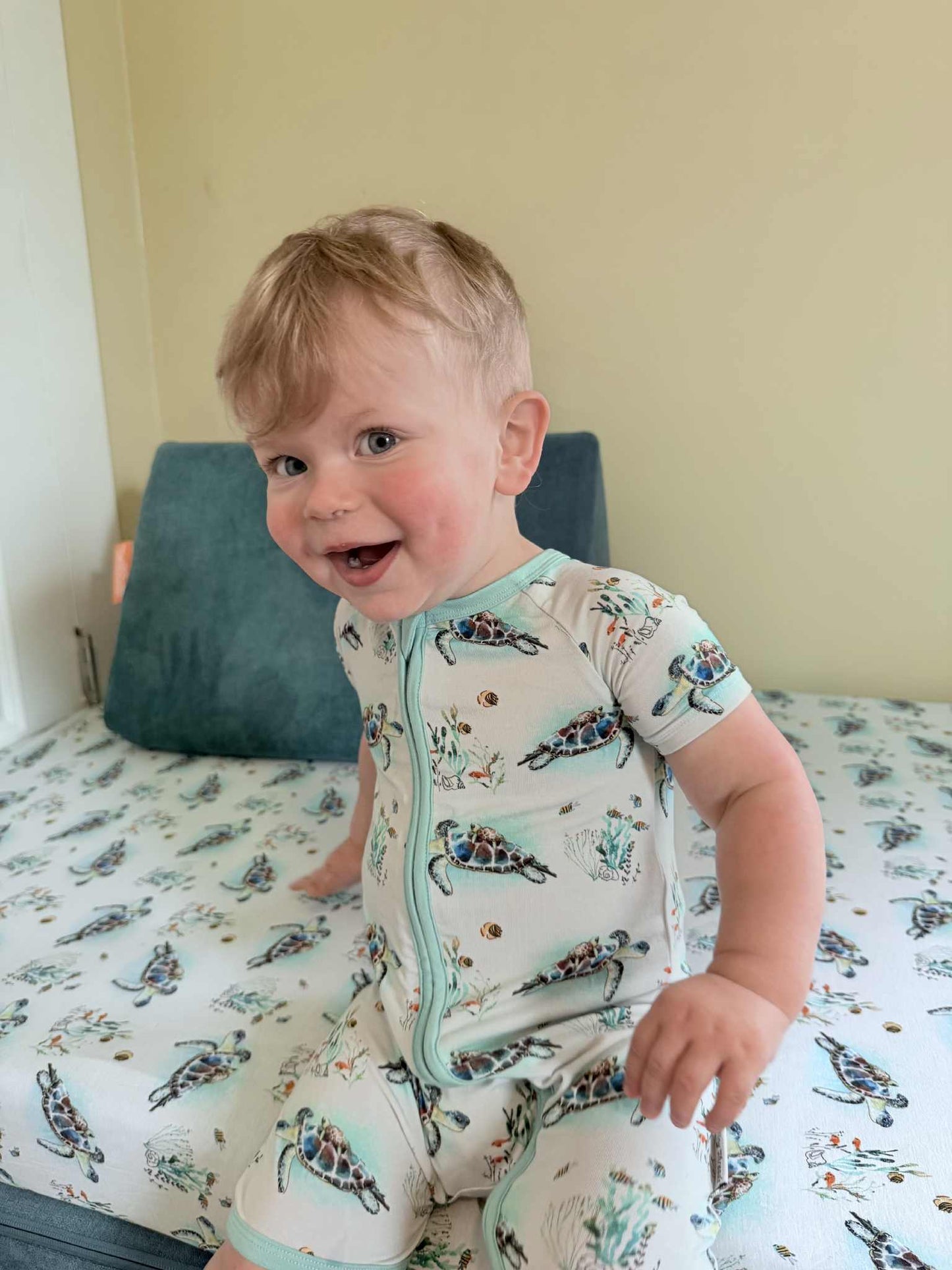 Turtally Beachin’ Crib Sheets
