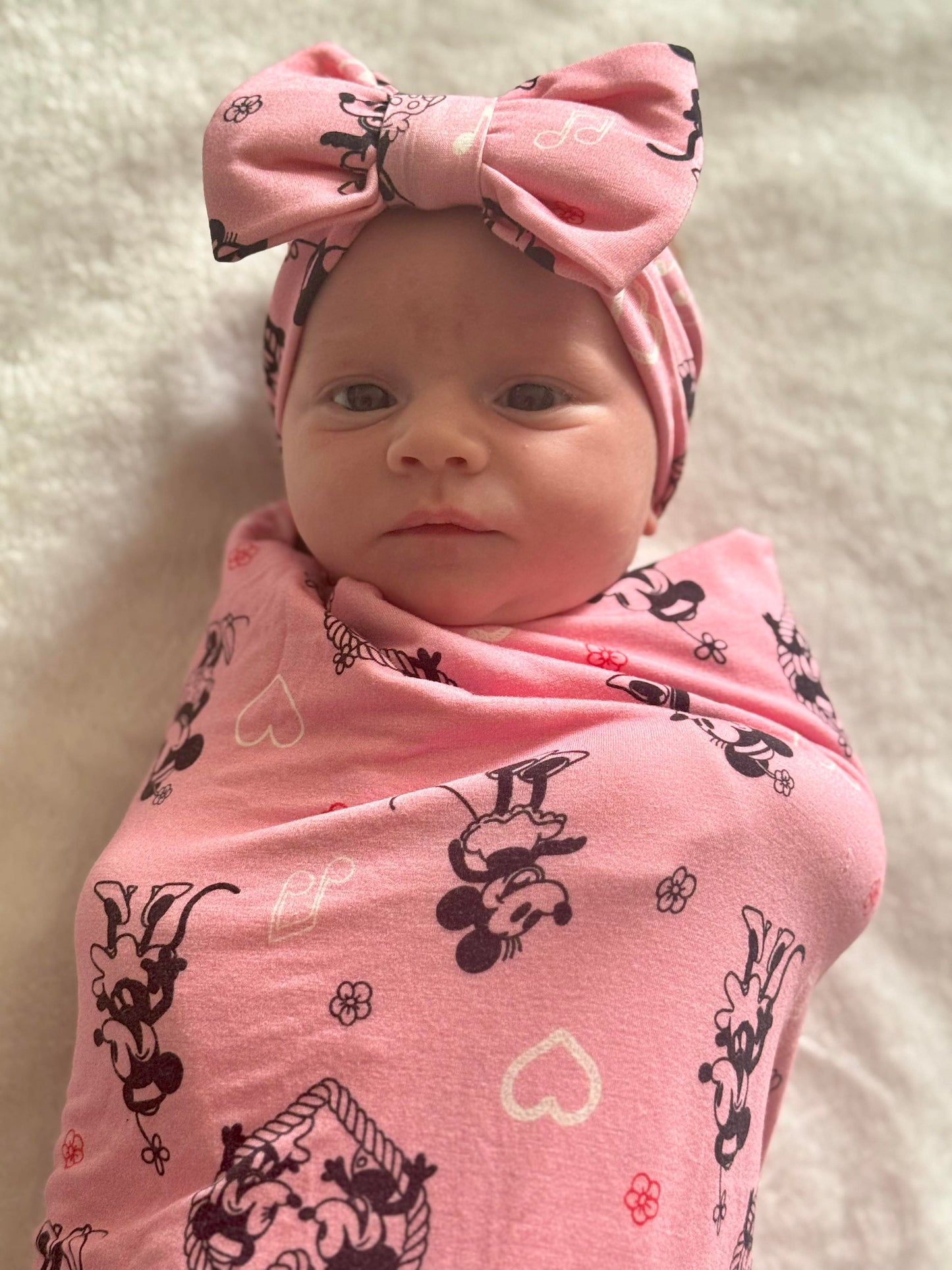 Minnie’s Bambootique Swaddle and Bow Headwrap set