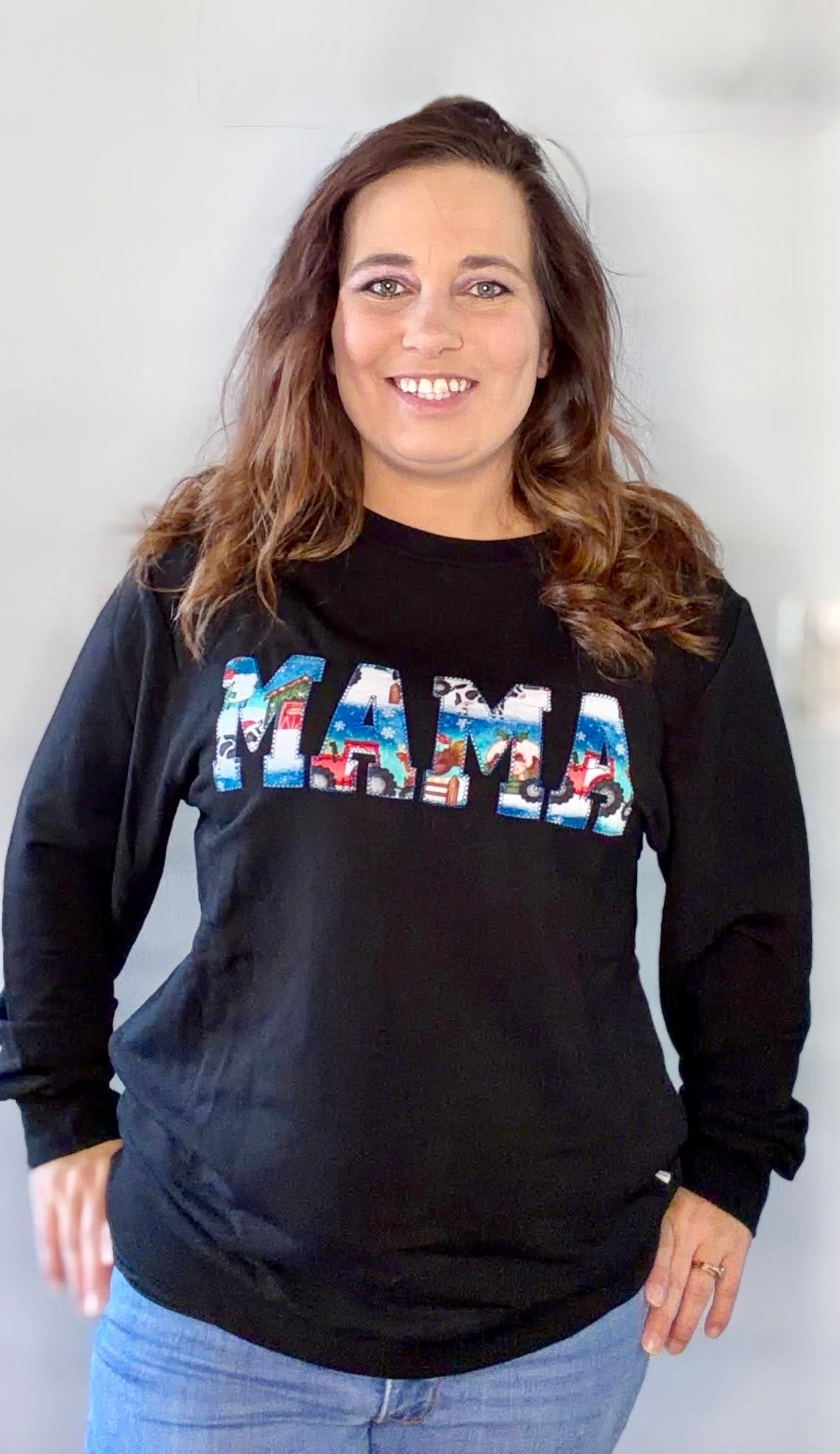 “E-I-E-I ho ho ho ” Mama Sweater