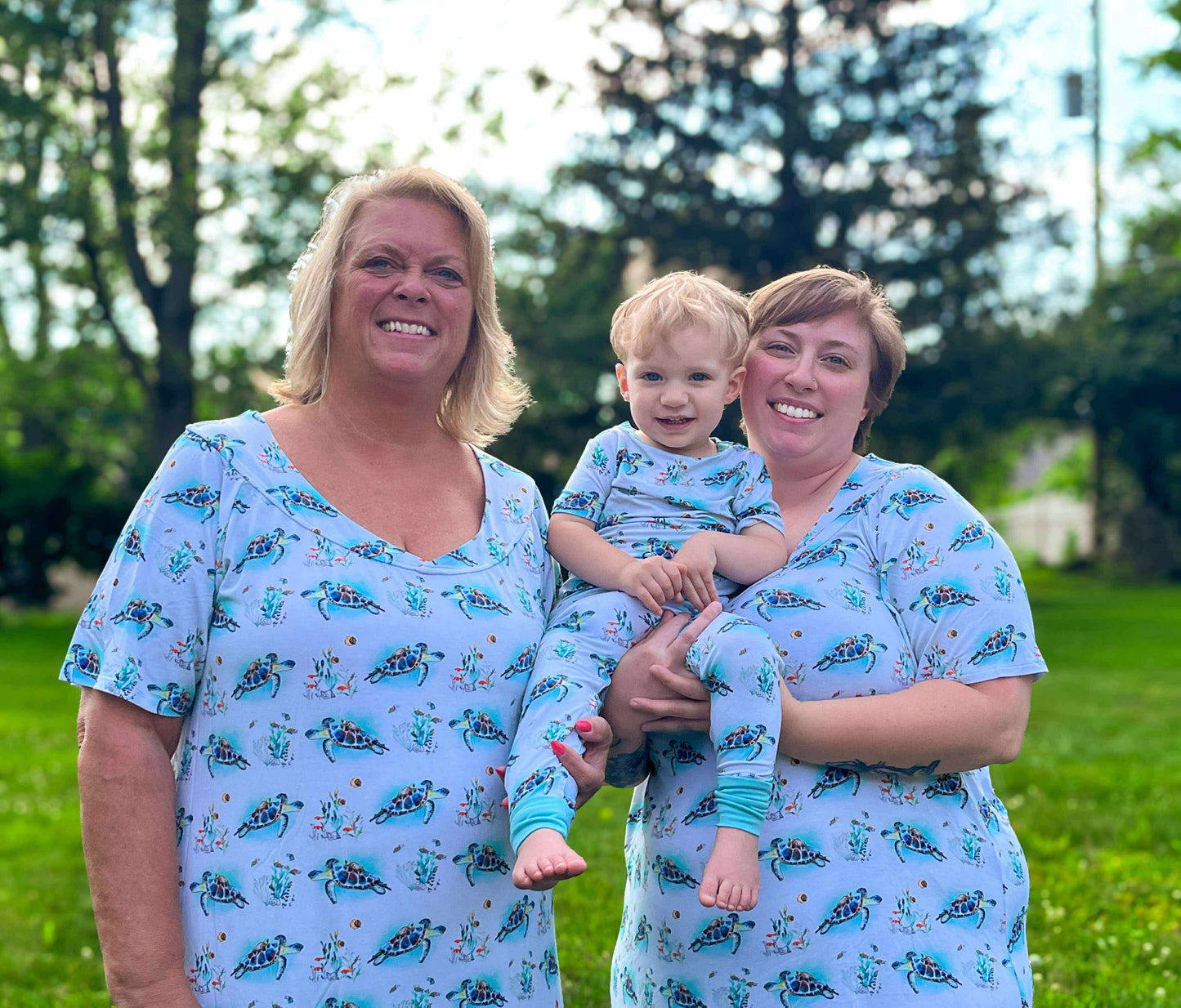 Turtally Beachin’ Women’s Short Sleeved Nightgown