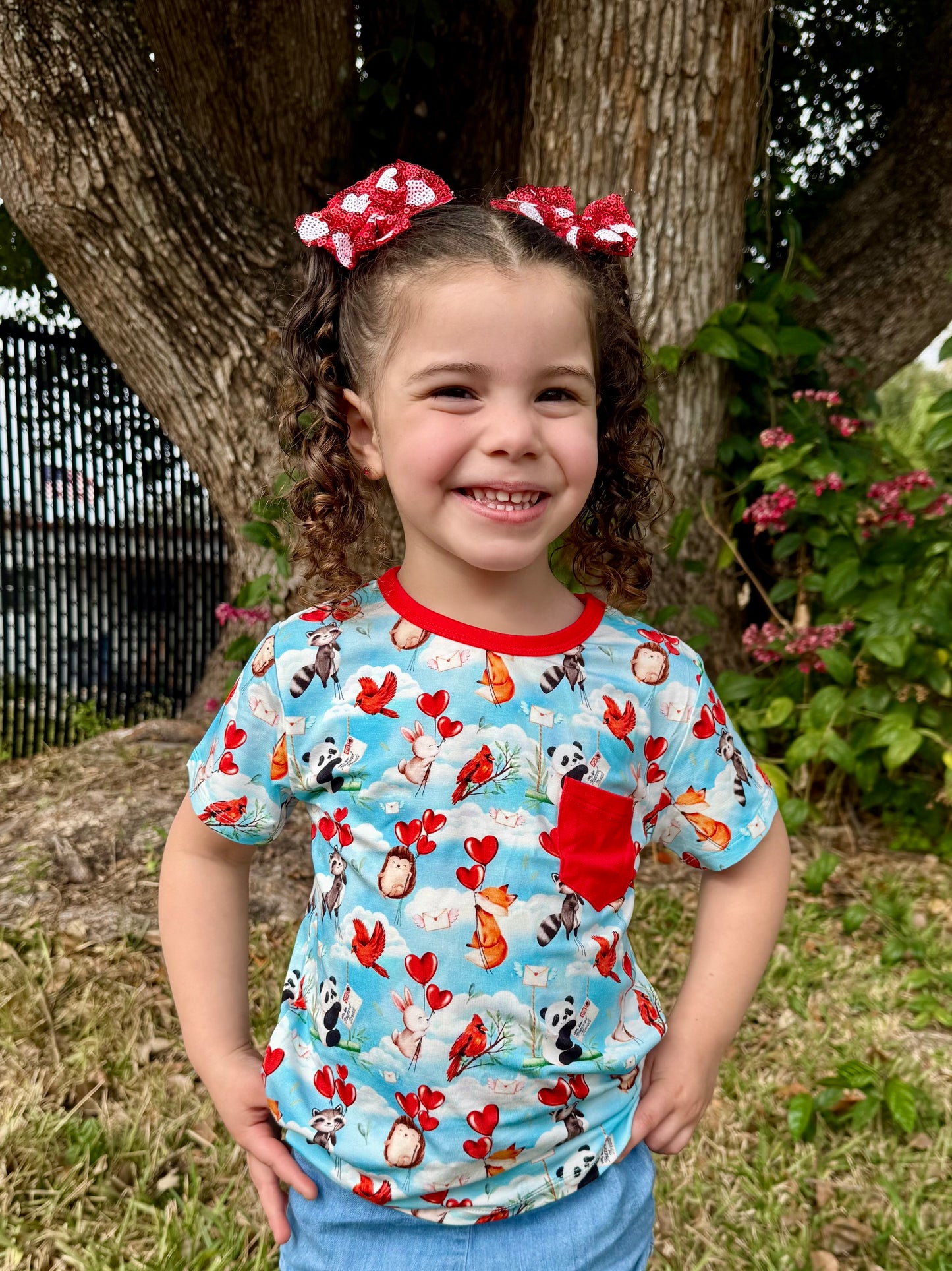 “Love takes flight” Pocket T-Shirt