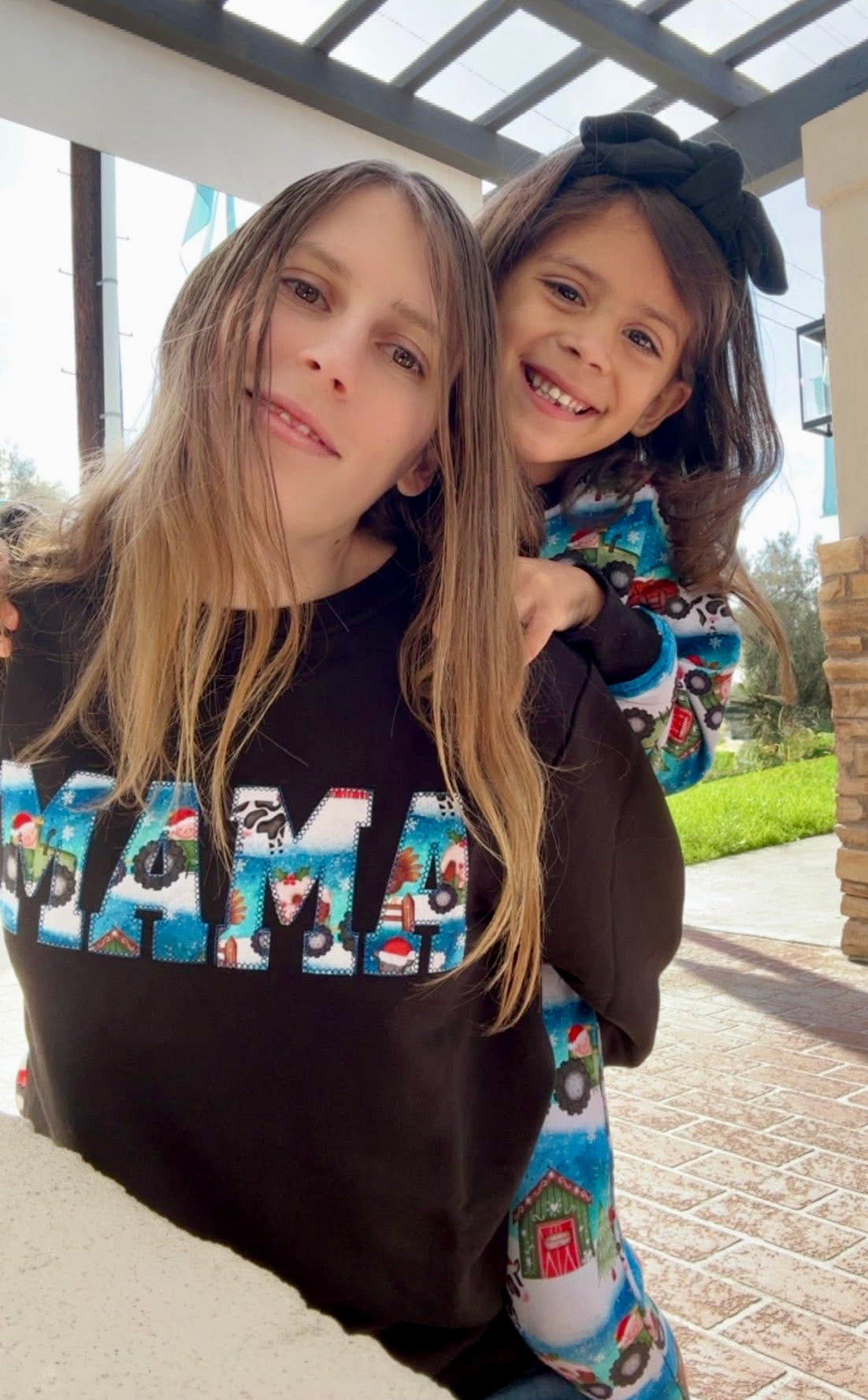 “E-I-E-I ho ho ho ” Mama Sweater