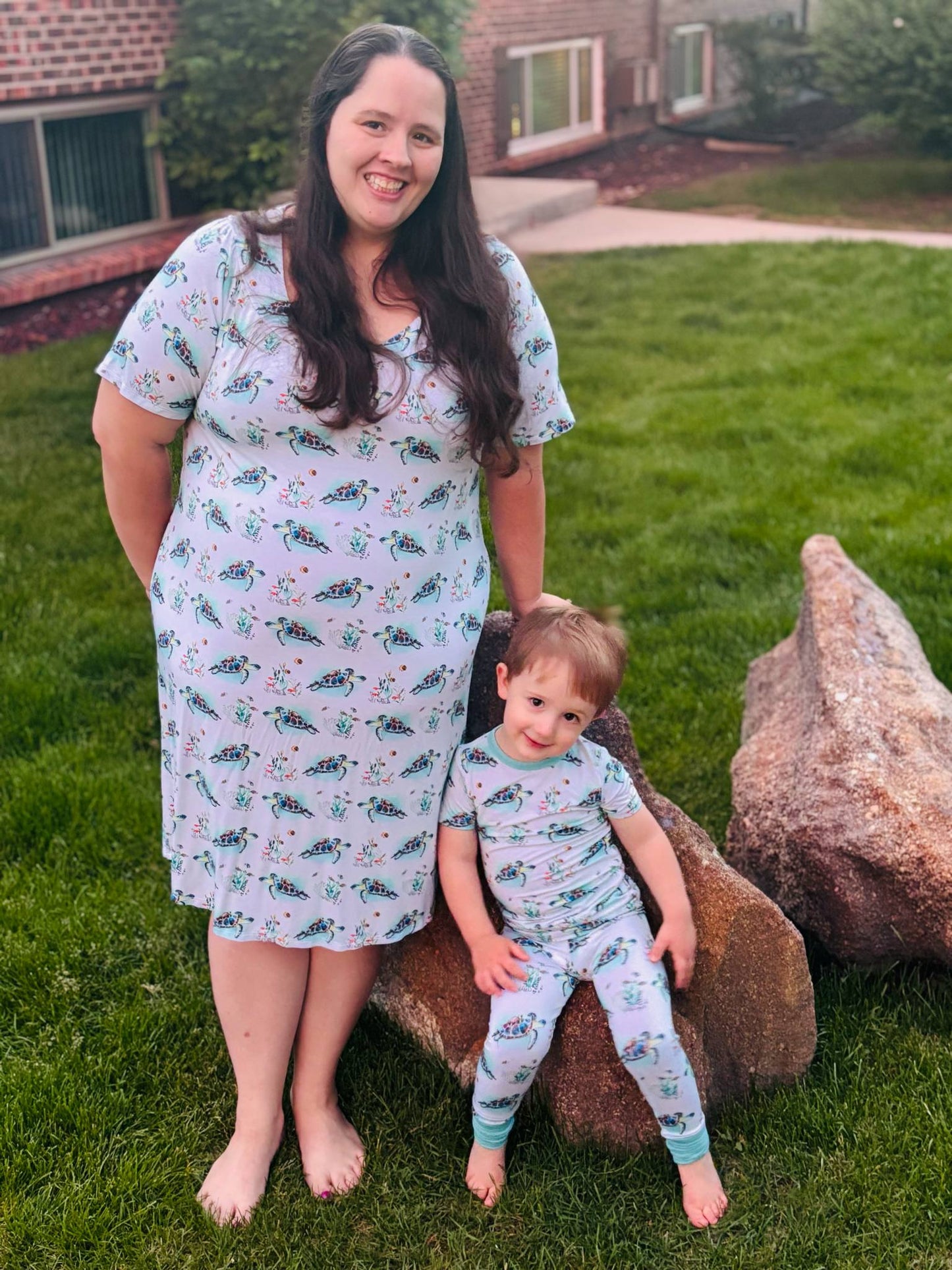 Turtally Beachin’ Women’s Short Sleeved Nightgown