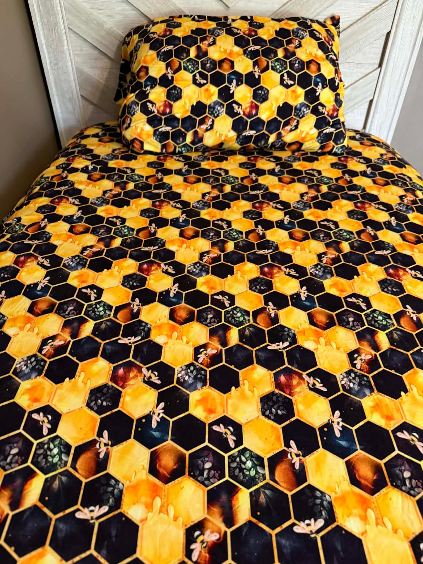 "Bee Happy" Twin Sheets with Pillowcase