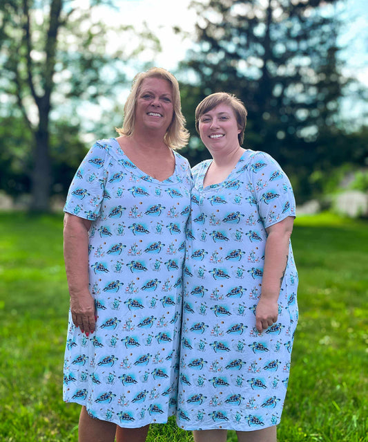 Turtally Beachin’ Women’s Short Sleeved Nightgown