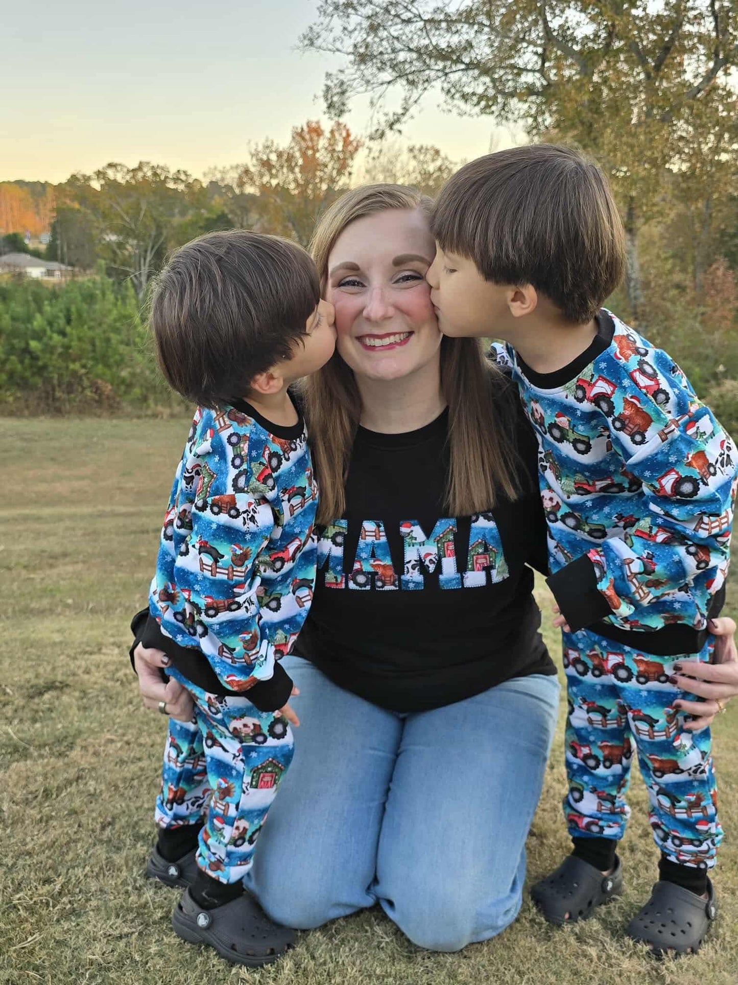 “E-I-E-I ho ho ho ” Mama Sweater