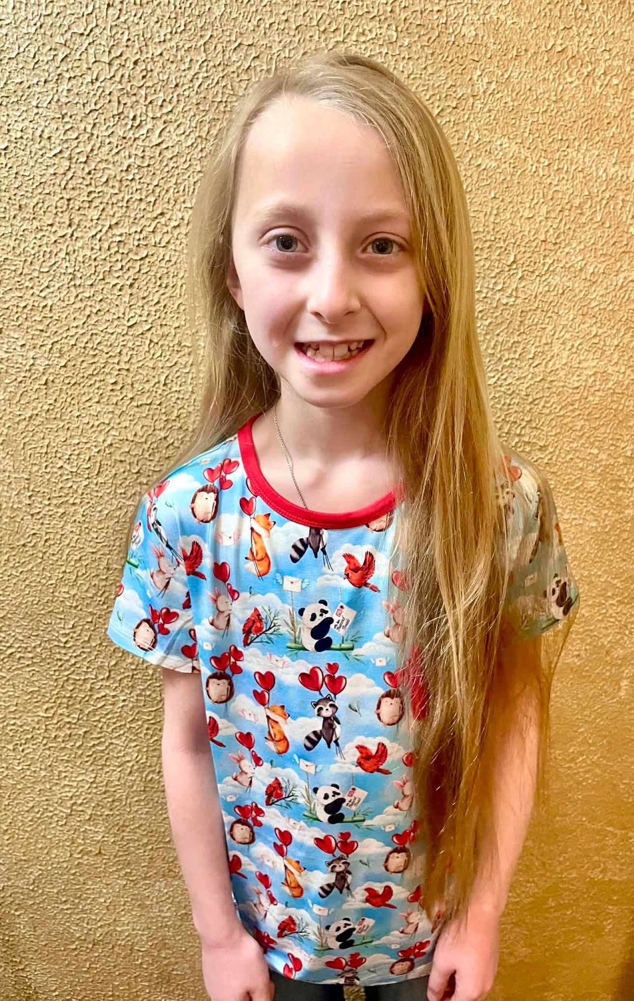 “Love takes flight” Pocket T-Shirt