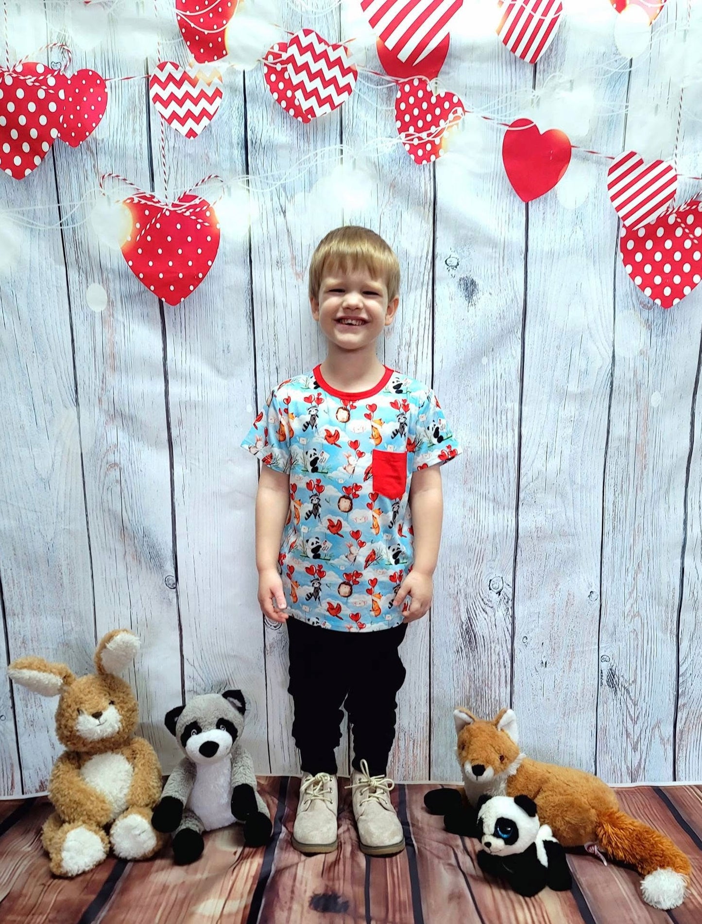 “Love takes flight” Pocket T-Shirt