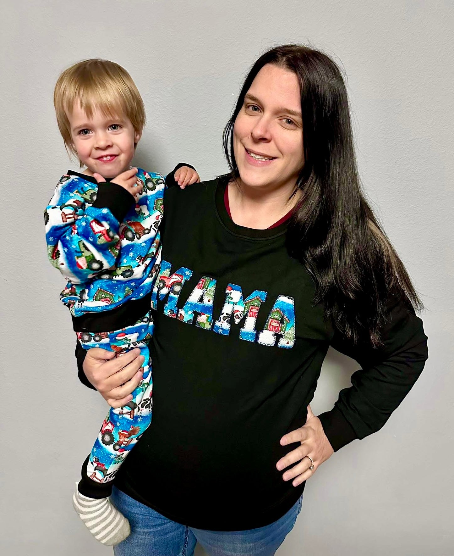 “E-I-E-I ho ho ho ” Mama Sweater