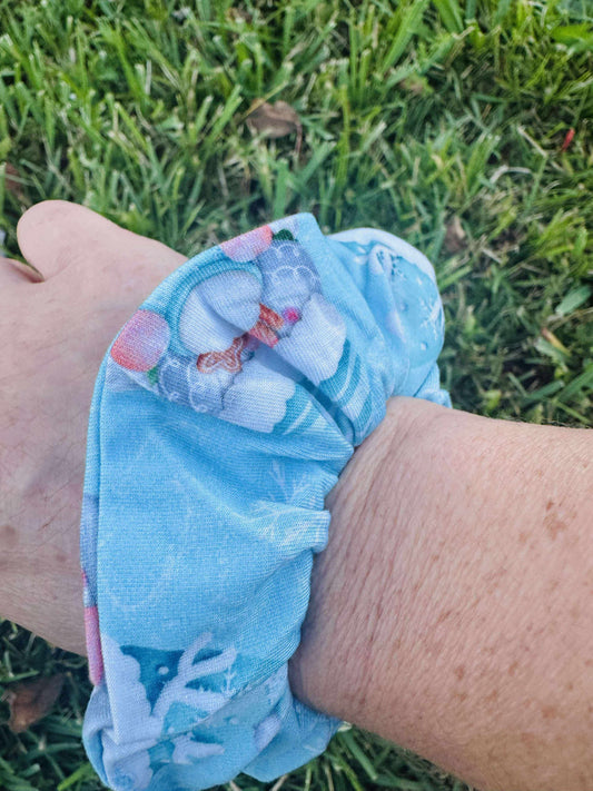 “Chillin’ with my Gnomies” Scrunchie